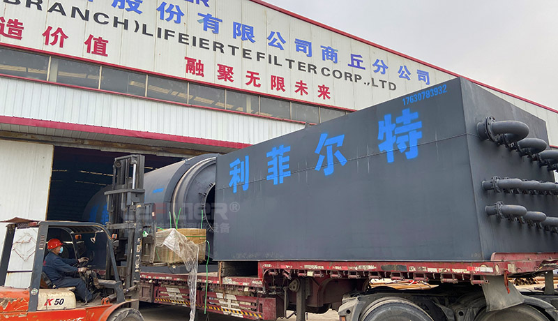 廢輪胎煉油設(shè)備配套設(shè)備裝車 廢輪胎煉油設(shè)備配套設(shè)備裝車