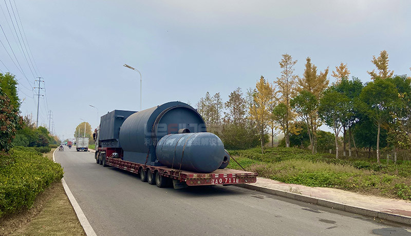 廢輪胎煉油設(shè)備裝車發(fā)出 廢輪胎煉油設(shè)備裝車發(fā)出